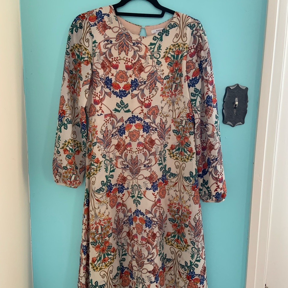 Super cute dress, falls below knee!